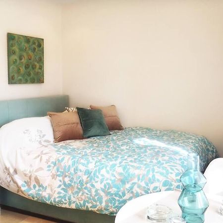Emerald Mini Suite:Your Deluxe Studio In Kalamaria Tesalonika Bagian luar foto