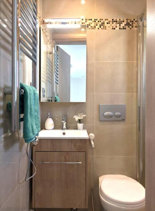 Emerald Mini Suite:Your Deluxe Studio In Kalamaria Tesalonika Bagian luar foto