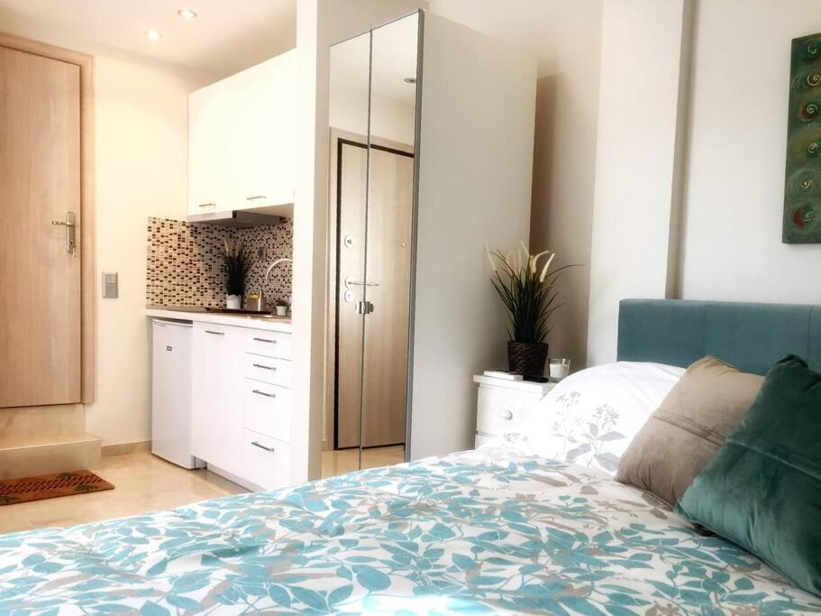 Emerald Mini Suite:Your Deluxe Studio In Kalamaria Tesalonika Bagian luar foto